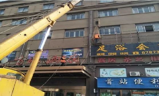 天柱安装较高的门店招牌有什么好的方法？