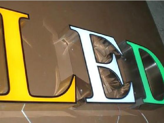 天柱介绍LED招牌的基础知识。